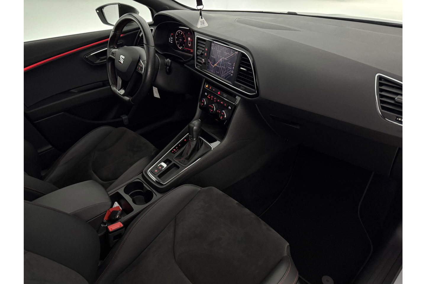 SEAT Leon 1.5 TSI 150PK FR Ultimate Edition Pano Sfeer beats audio Trekhaak LED Camera Carplay Virtual Cilima Cruise Navi PDC 18''LMV