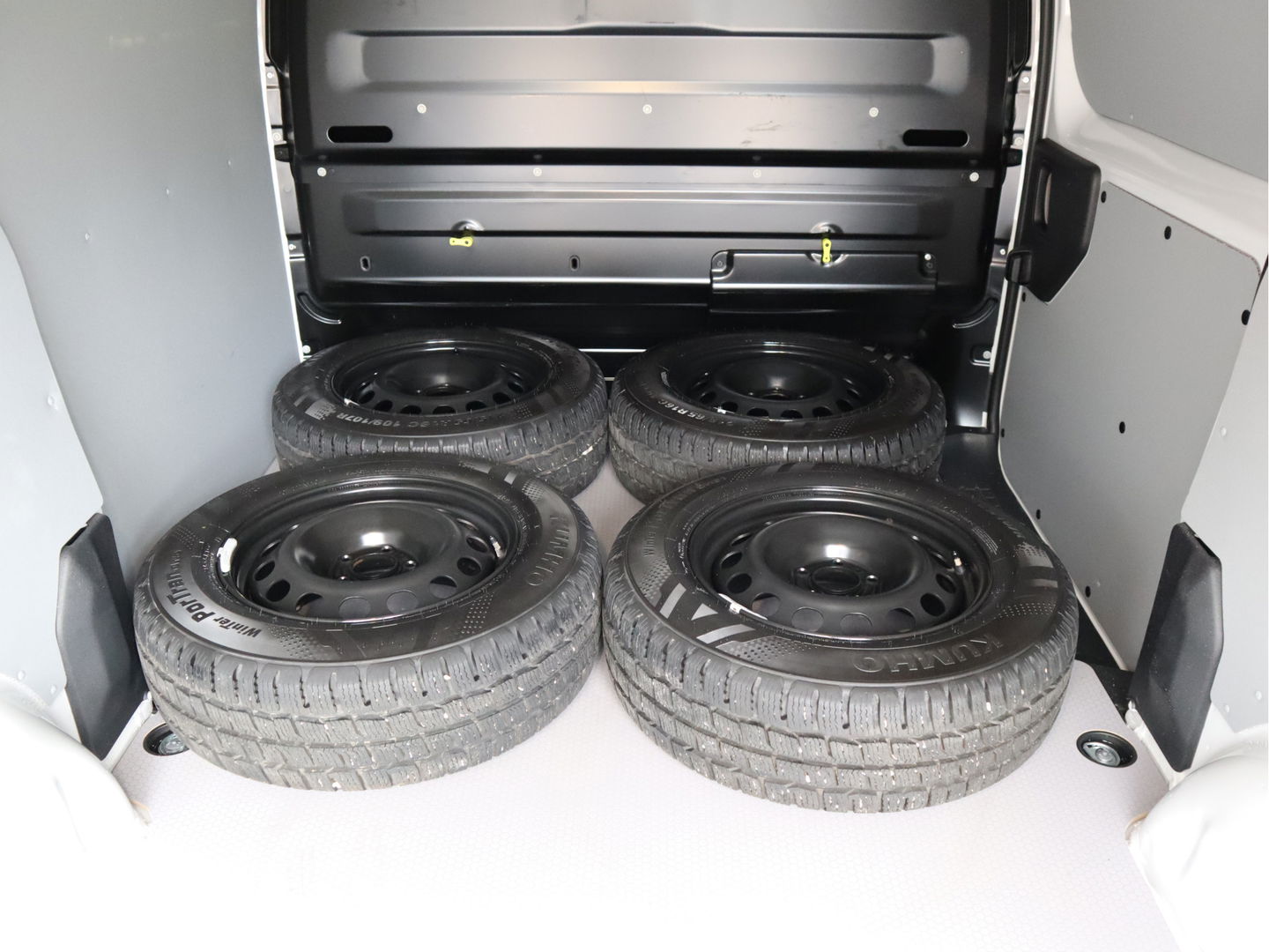 Peugeot Expert 2.0 BlueHDI 145pk Automaat - L3 Lang - Winterpakket - Standkachel - Apple Play - Trekhaak
