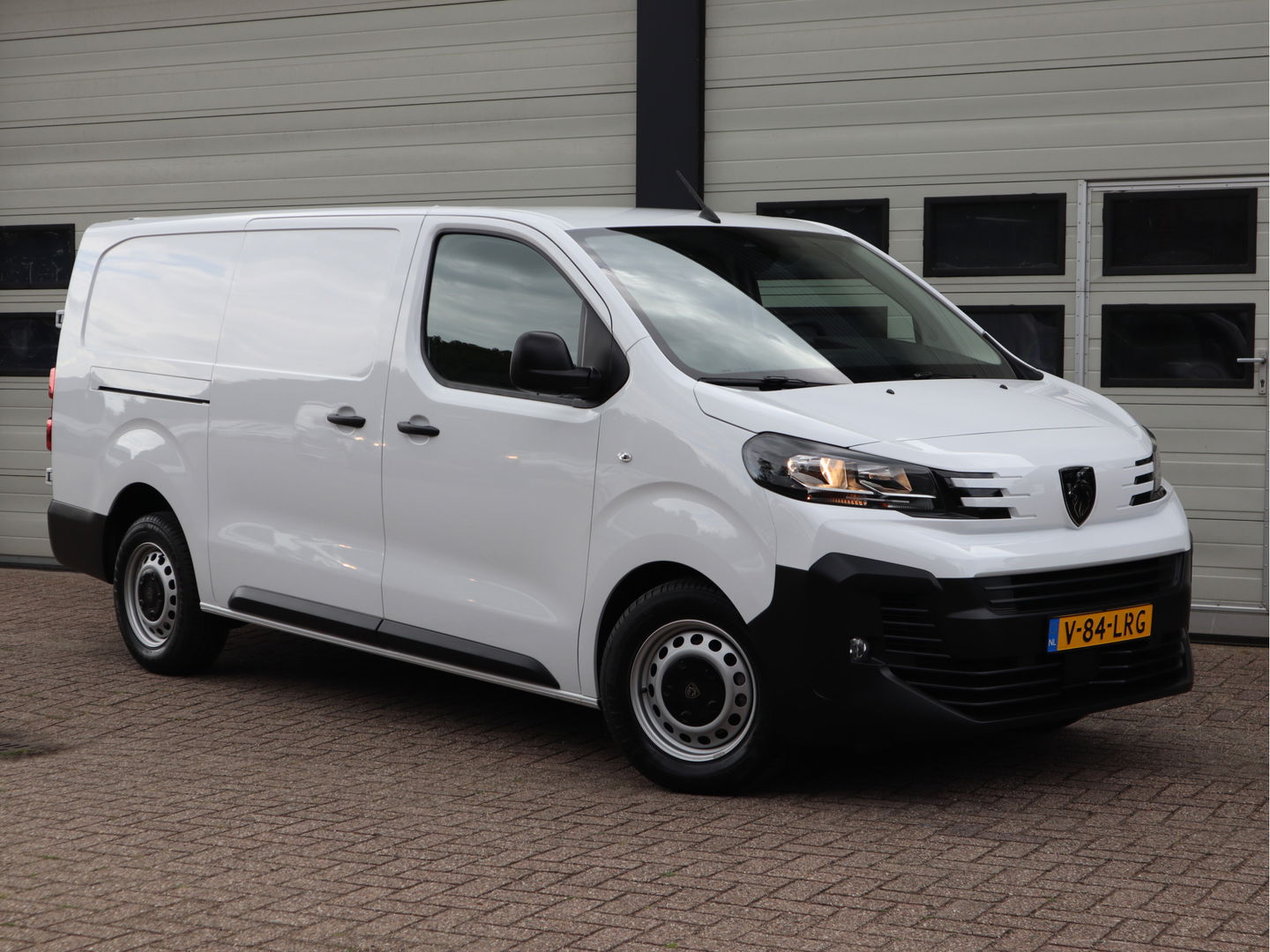Peugeot Expert 2.0 BlueHDI 145pk Automaat - L3 Lang - Winterpakket - Standkachel - Apple Play - Trekhaak