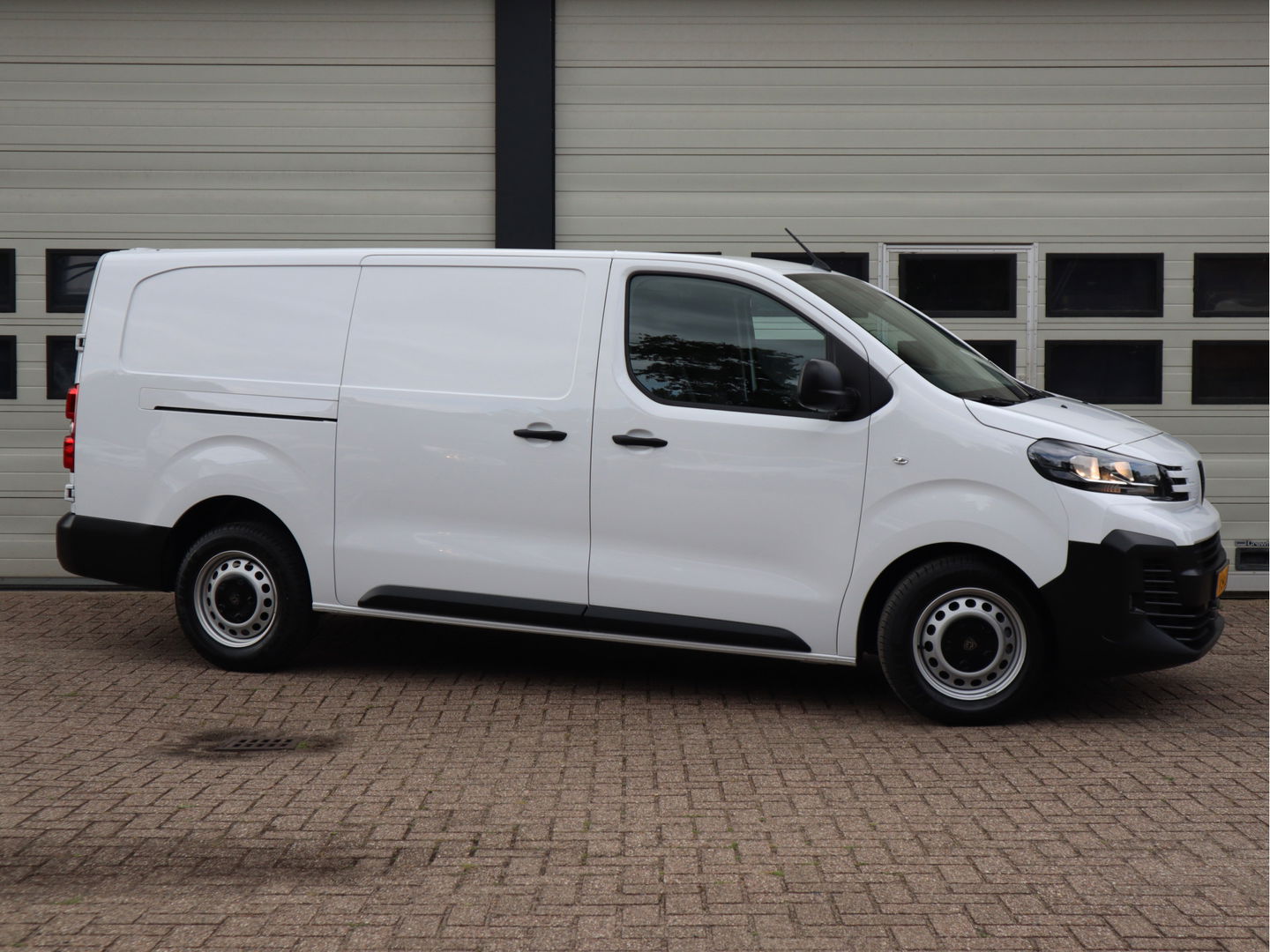 Peugeot Expert 2.0 BlueHDI 145pk Automaat - L3 Lang - Winterpakket - Standkachel - Apple Play - Trekhaak