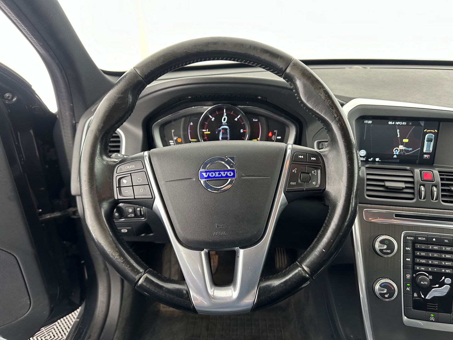 Volvo XC60 2.0 D4 FWD Ocean Race *NAVI-FULLMAP | FULL-LEATHER | MEMORY-PACK | TOWBAR | ECC | PDC | CRUISE | COMFORT-SEATS | 19"ALU*