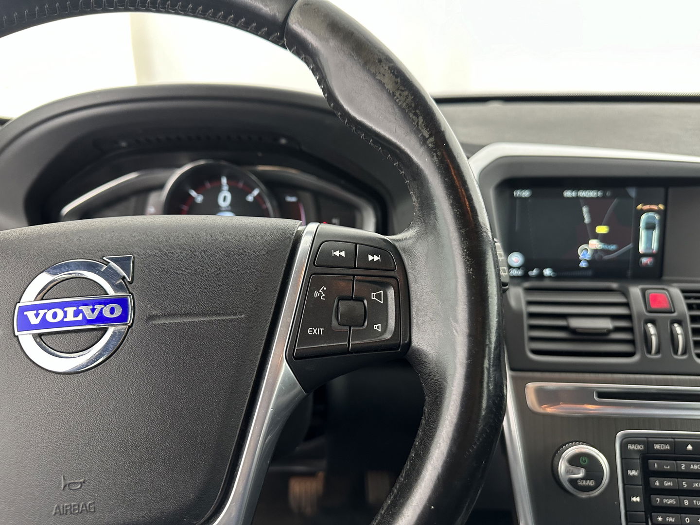 Volvo XC60 2.0 D4 FWD Ocean Race *NAVI-FULLMAP | FULL-LEATHER | MEMORY-PACK | TOWBAR | ECC | PDC | CRUISE | COMFORT-SEATS | 19"ALU*