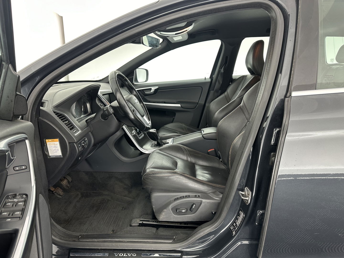 Volvo XC60 2.0 D4 FWD Ocean Race *NAVI-FULLMAP | FULL-LEATHER | MEMORY-PACK | TOWBAR | ECC | PDC | CRUISE | COMFORT-SEATS | 19"ALU*