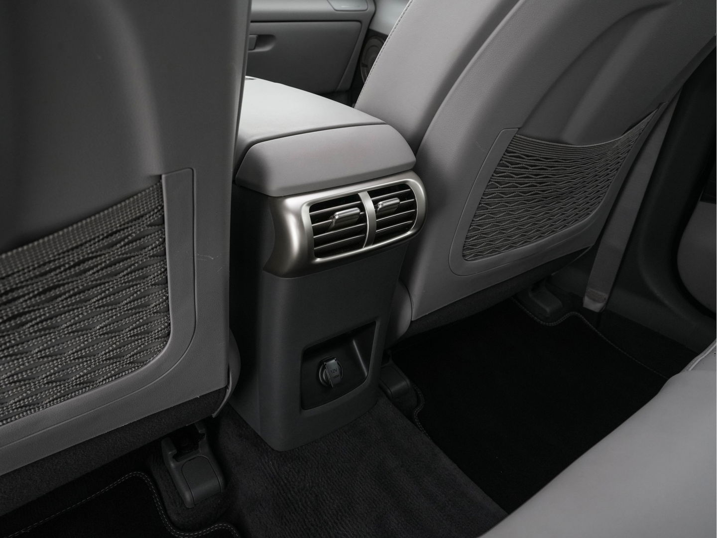 Hyundai NEXO FCEV Plus Pack [ HYDROGENIUM ] (INCL-BTW) Aut. *PANO | LUXURY-LEATHER | NAVI-FULLMAP | ADAPTIVE-CRUISE |  FULL-LED | KEYLESS | DAB |  KRELL-AUDIO | DIGI-WIDESCREEN-COCKPIT | SURROUND-VIEW | SHIFT-PADDLES | COMFORT-SEATS |