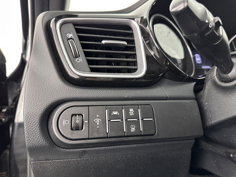 Kia ProCeed 1.5 T-GDi MHEV GT-Line Edition (INCL-BTW) Aut. *PANO | SPORT-SEATS | NAVI-FULLMAP | CAMERA | MICROFIBRE | ECC | SHIFT-PADDLES | PRIVACY-GLASS | LANE-ASSIST | TOWBAR | CARPLAY | PDC | CRUISE | 17''ALU*
