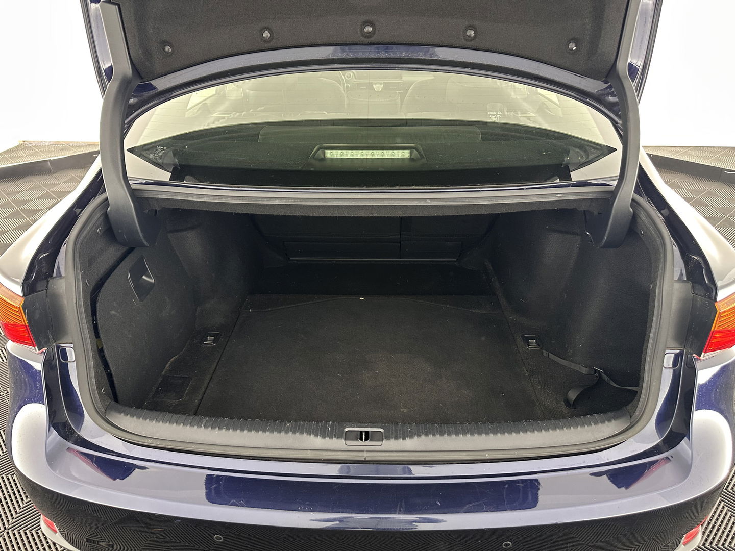 Lexus IS 300h Hybrid Business Line Aut. *PANO | 1/2LEATHER | FULL-LED | NAVI-FULLMAP | COMFORT-SEATS | CAMERA | ECC | PDC | CRUISE | 17''ALU*