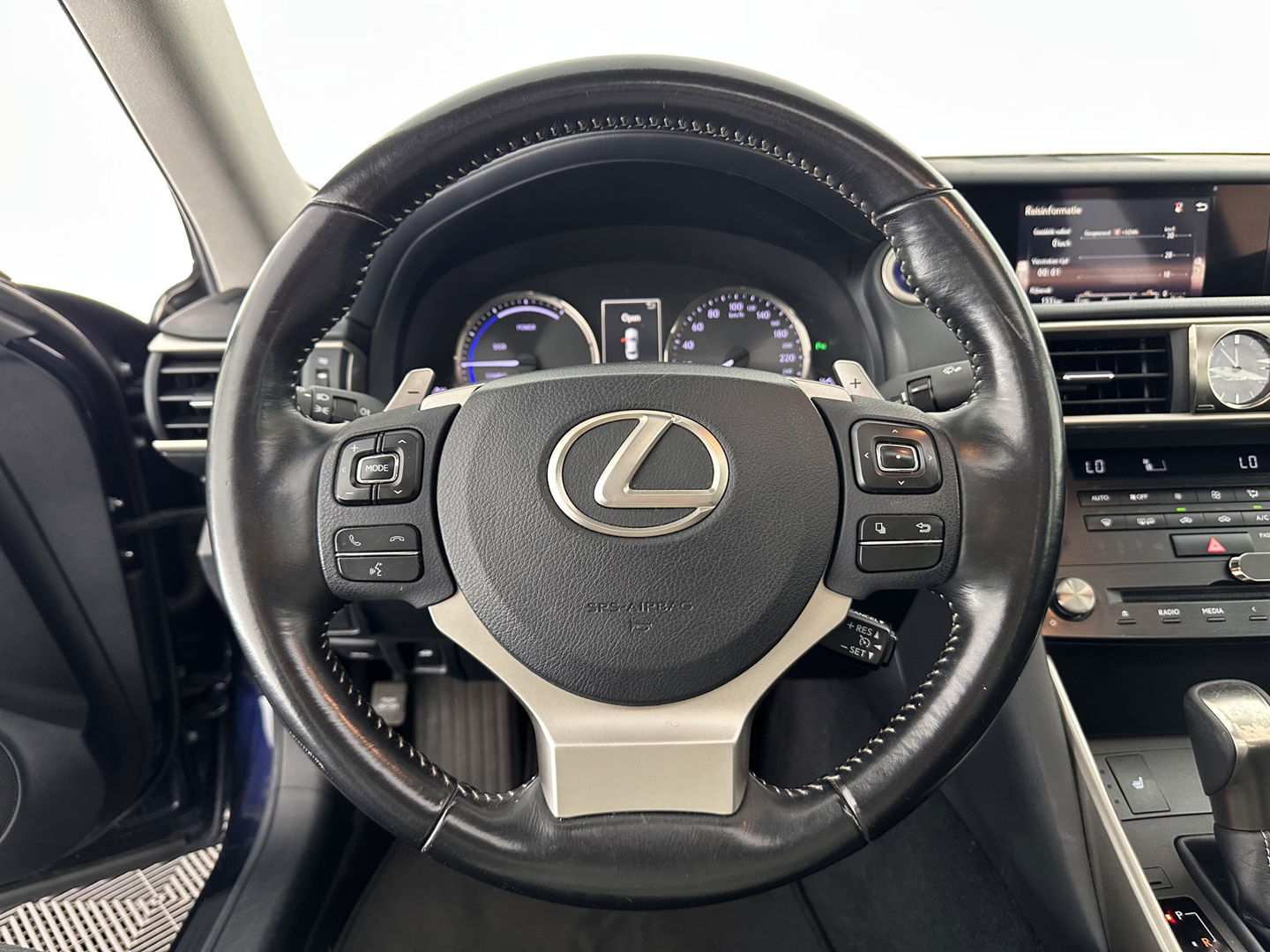 Lexus IS 300h Hybrid Business Line Aut. *PANO | 1/2LEATHER | FULL-LED | NAVI-FULLMAP | COMFORT-SEATS | CAMERA | ECC | PDC | CRUISE | 17''ALU*