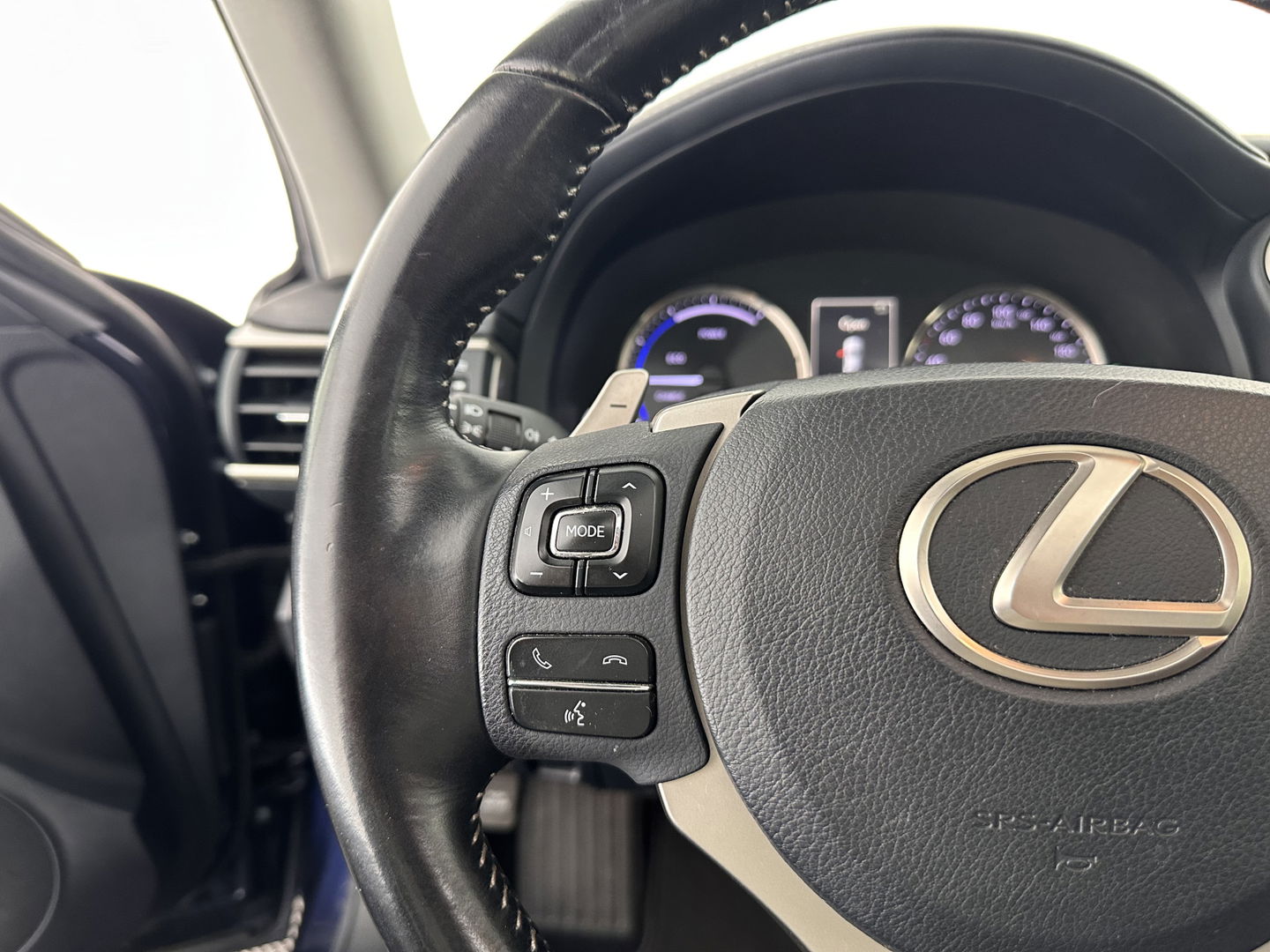 Lexus IS 300h Hybrid Business Line Aut. *PANO | 1/2LEATHER | FULL-LED | NAVI-FULLMAP | COMFORT-SEATS | CAMERA | ECC | PDC | CRUISE | 17''ALU*