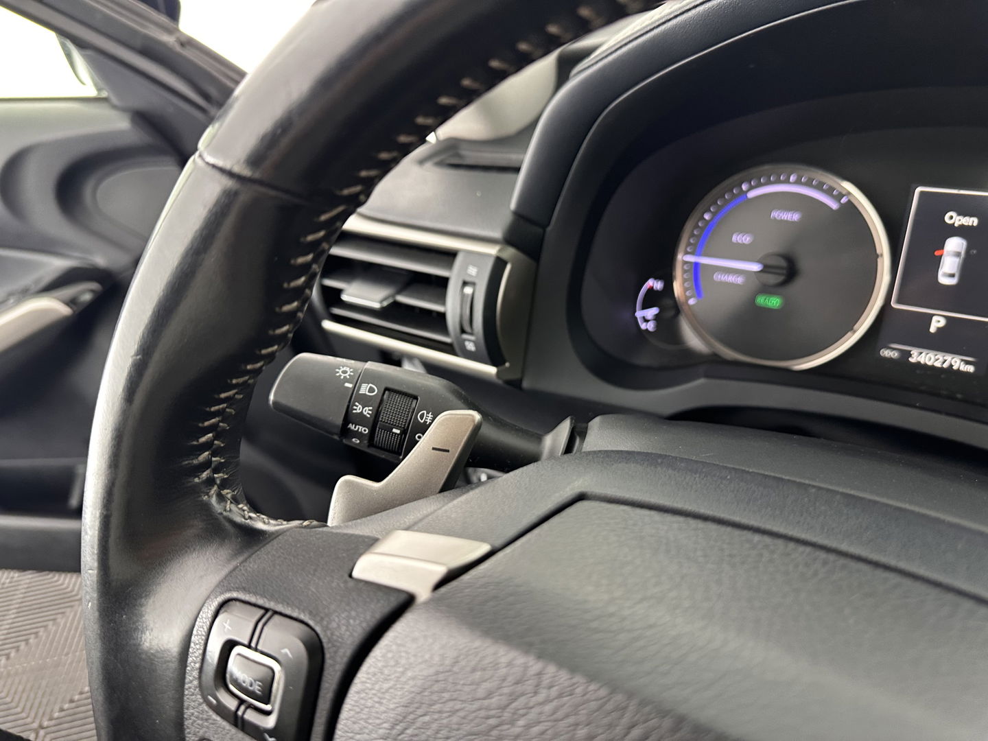 Lexus IS 300h Hybrid Business Line Aut. *PANO | 1/2LEATHER | FULL-LED | NAVI-FULLMAP | COMFORT-SEATS | CAMERA | ECC | PDC | CRUISE | 17''ALU*