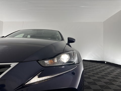 Lexus IS 300h Hybrid Business Line Aut. *PANO | 1/2LEATHER | FULL-LED | NAVI-FULLMAP | COMFORT-SEATS | CAMERA | ECC | PDC | CRUISE | 17''ALU*