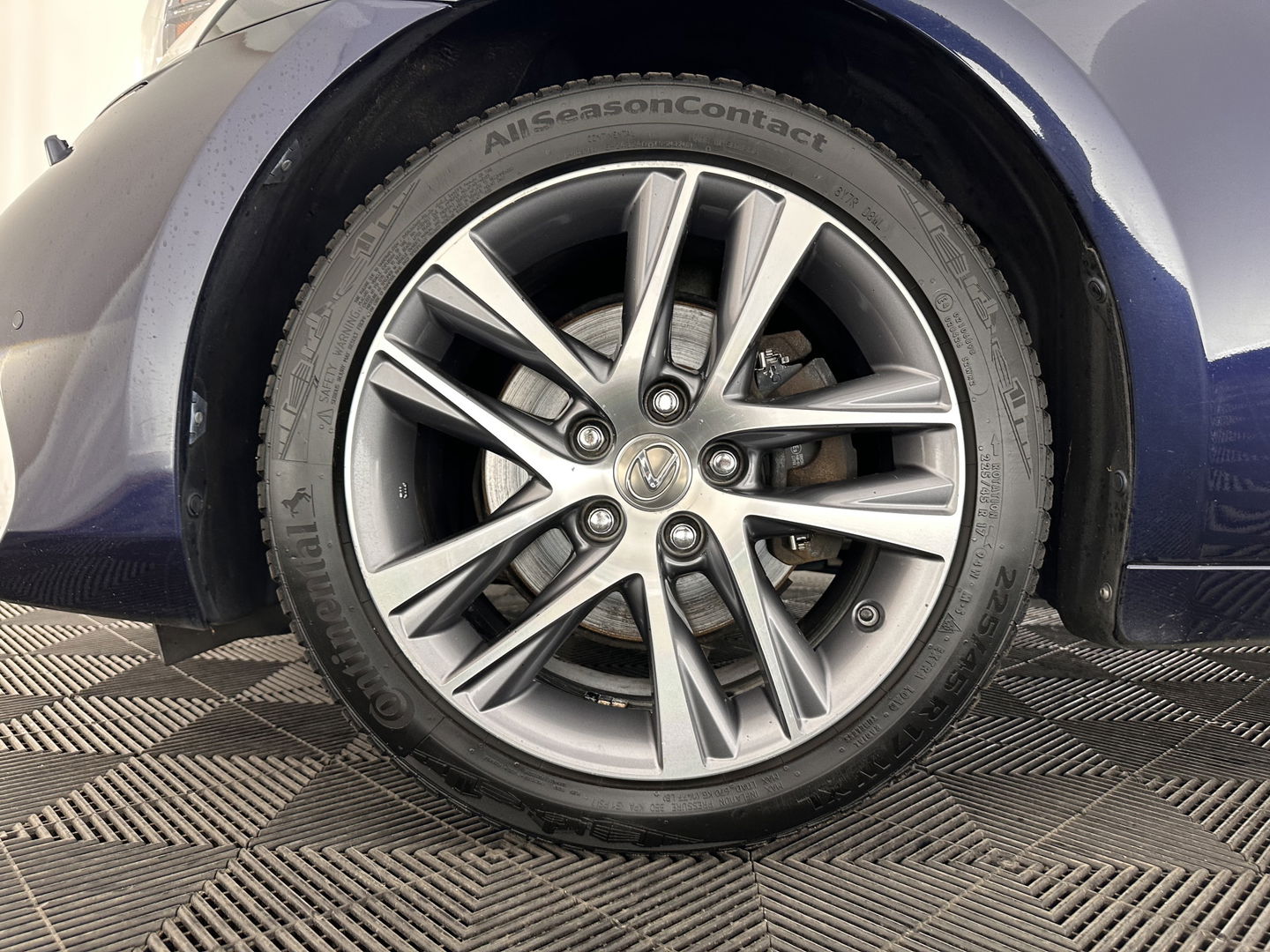 Lexus IS 300h Hybrid Business Line Aut. *PANO | 1/2LEATHER | FULL-LED | NAVI-FULLMAP | COMFORT-SEATS | CAMERA | ECC | PDC | CRUISE | 17''ALU*