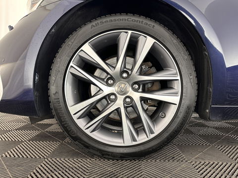 Lexus IS 300h Hybrid Business Line Aut. *PANO | 1/2LEATHER | FULL-LED | NAVI-FULLMAP | COMFORT-SEATS | CAMERA | ECC | PDC | CRUISE | 17''ALU*