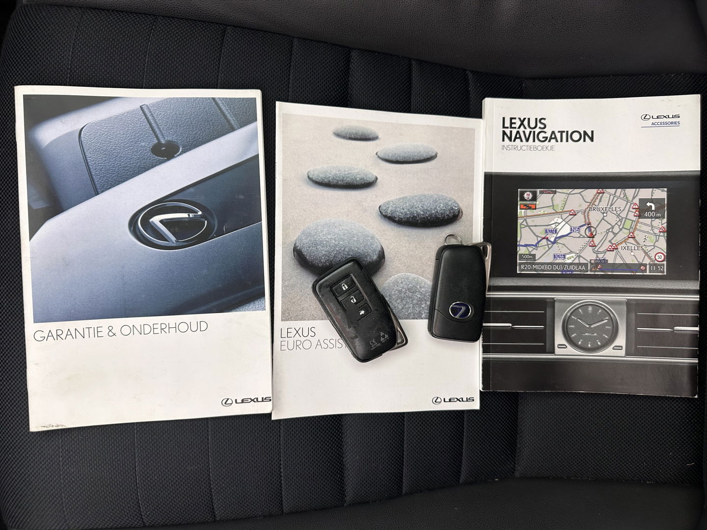Lexus IS 300h Hybrid Business Line Aut. *PANO | 1/2LEATHER | FULL-LED | NAVI-FULLMAP | COMFORT-SEATS | CAMERA | ECC | PDC | CRUISE | 17''ALU*