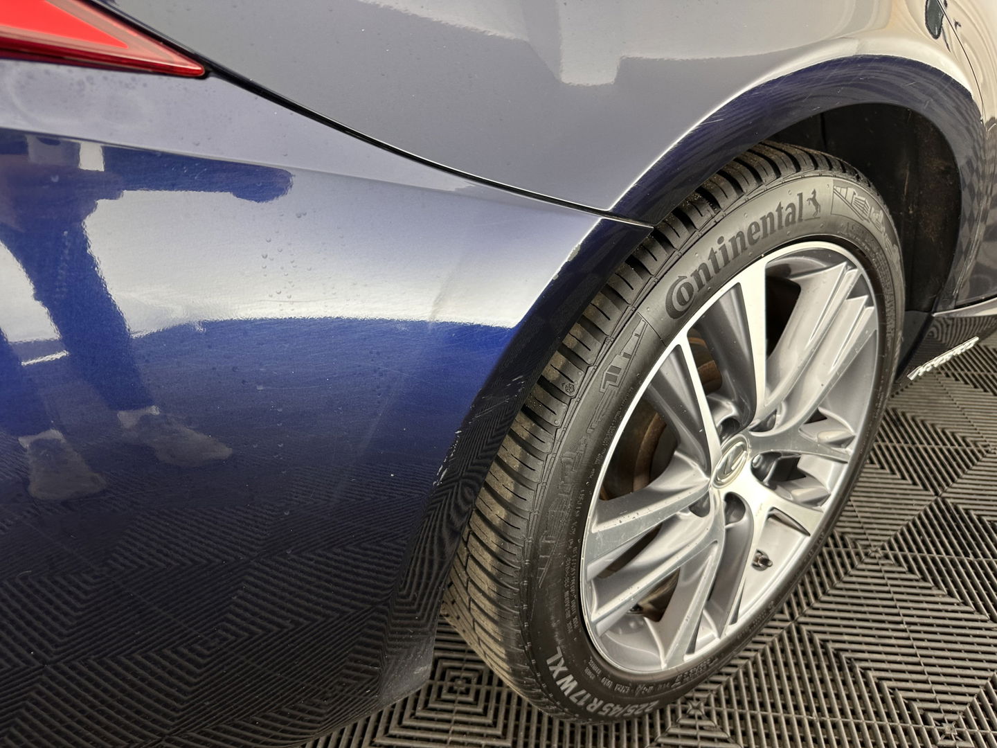 Lexus IS 300h Hybrid Business Line Aut. *PANO | 1/2LEATHER | FULL-LED | NAVI-FULLMAP | COMFORT-SEATS | CAMERA | ECC | PDC | CRUISE | 17''ALU*