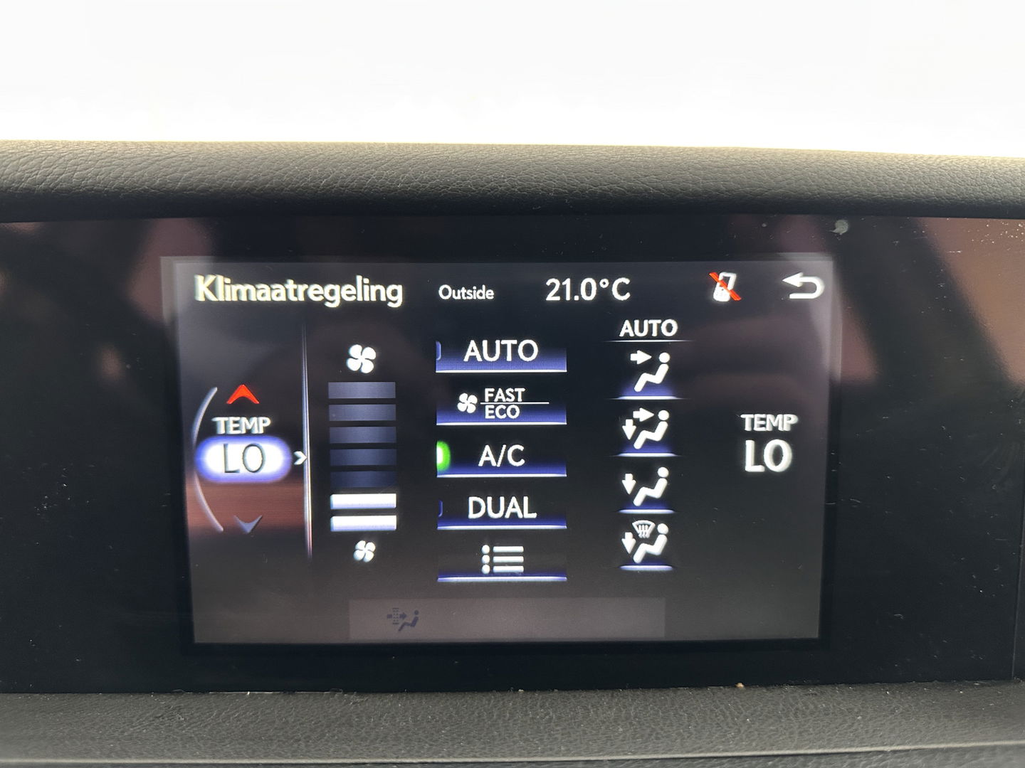 Lexus IS 300h Hybrid Business Line Aut. *PANO | 1/2LEATHER | FULL-LED | NAVI-FULLMAP | COMFORT-SEATS | CAMERA | ECC | PDC | CRUISE | 17''ALU*