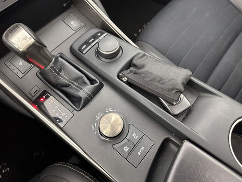 Lexus IS 300h Hybrid Business Line Aut. *PANO | 1/2LEATHER | FULL-LED | NAVI-FULLMAP | COMFORT-SEATS | CAMERA | ECC | PDC | CRUISE | 17''ALU*