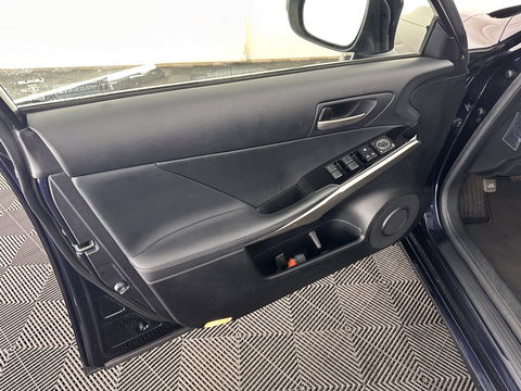 Lexus IS 300h Hybrid Business Line Aut. *PANO | 1/2LEATHER | FULL-LED | NAVI-FULLMAP | COMFORT-SEATS | CAMERA | ECC | PDC | CRUISE | 17''ALU*