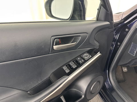 Lexus IS 300h Hybrid Business Line Aut. *PANO | 1/2LEATHER | FULL-LED | NAVI-FULLMAP | COMFORT-SEATS | CAMERA | ECC | PDC | CRUISE | 17''ALU*