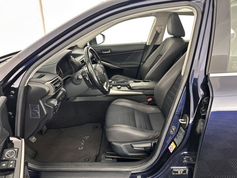 Lexus IS 300h Hybrid Business Line Aut. *PANO | 1/2LEATHER | FULL-LED | NAVI-FULLMAP | COMFORT-SEATS | CAMERA | ECC | PDC | CRUISE | 17''ALU*