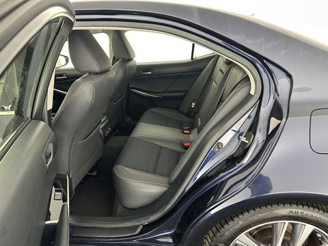 Lexus IS 300h Hybrid Business Line Aut. *PANO | 1/2LEATHER | FULL-LED | NAVI-FULLMAP | COMFORT-SEATS | CAMERA | ECC | PDC | CRUISE | 17''ALU*