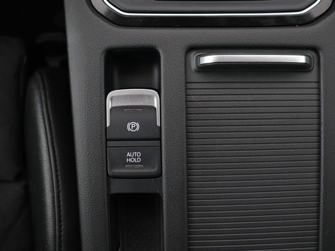 Volkswagen Arteon 2.0 TDI Elegance | Panoramadak | Stoelverwarming | Camera | Leder/Alcantara | Virtual Cockpit | Adaptive cruise | Keyless | LED Plus | Carplay | Navigatie