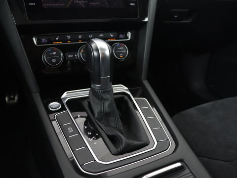 Volkswagen Arteon 2.0 TDI Elegance | Panoramadak | Stoelverwarming | Camera | Leder/Alcantara | Virtual Cockpit | Adaptive cruise | Keyless | LED Plus | Carplay | Navigatie
