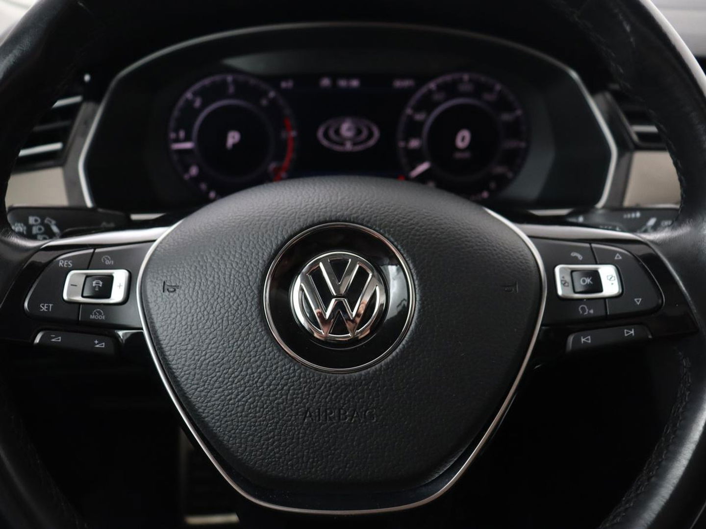 Volkswagen Arteon 2.0 TDI Elegance | Panoramadak | Stoelverwarming | Camera | Leder/Alcantara | Virtual Cockpit | Adaptive cruise | Keyless | LED Plus | Carplay | Navigatie