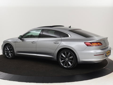 Volkswagen Arteon 2.0 TDI Elegance | Panoramadak | Stoelverwarming | Camera | Leder/Alcantara | Virtual Cockpit | Adaptive cruise | Keyless | LED Plus | Carplay | Navigatie