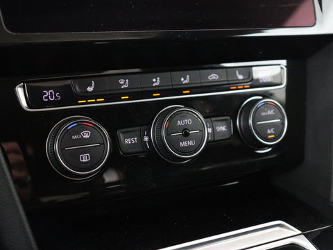 Volkswagen Arteon 2.0 TDI Elegance | Panoramadak | Stoelverwarming | Camera | Leder/Alcantara | Virtual Cockpit | Adaptive cruise | Keyless | LED Plus | Carplay | Navigatie