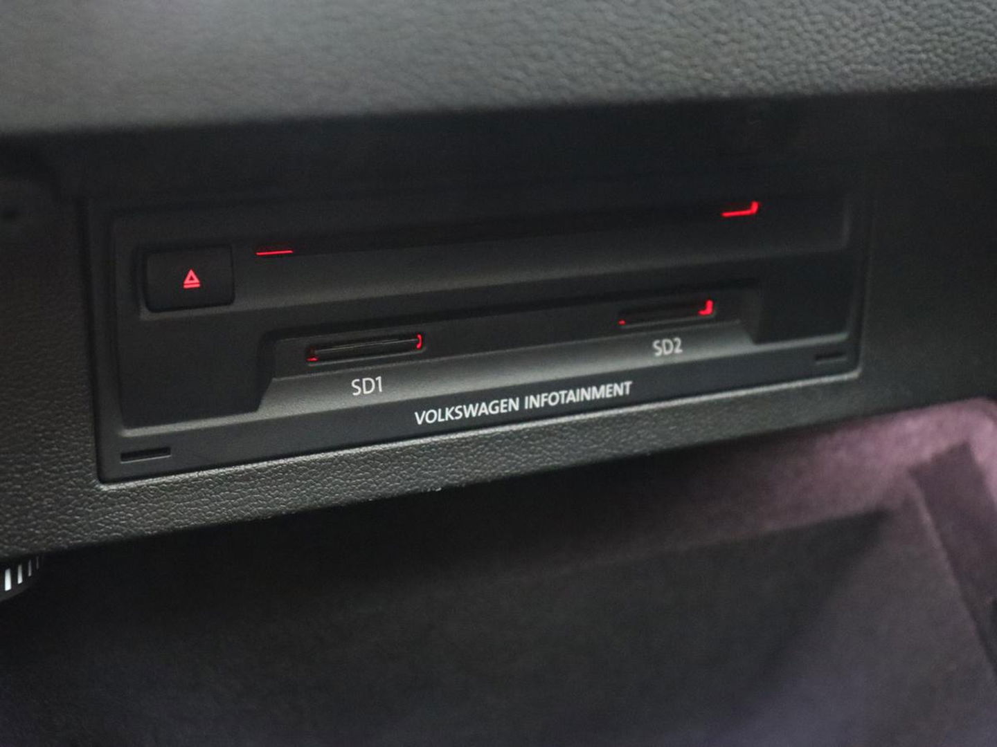 Volkswagen Arteon 2.0 TDI Elegance | Panoramadak | Stoelverwarming | Camera | Leder/Alcantara | Virtual Cockpit | Adaptive cruise | Keyless | LED Plus | Carplay | Navigatie