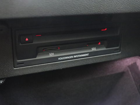Volkswagen Arteon 2.0 TDI Elegance | Panoramadak | Stoelverwarming | Camera | Leder/Alcantara | Virtual Cockpit | Adaptive cruise | Keyless | LED Plus | Carplay | Navigatie