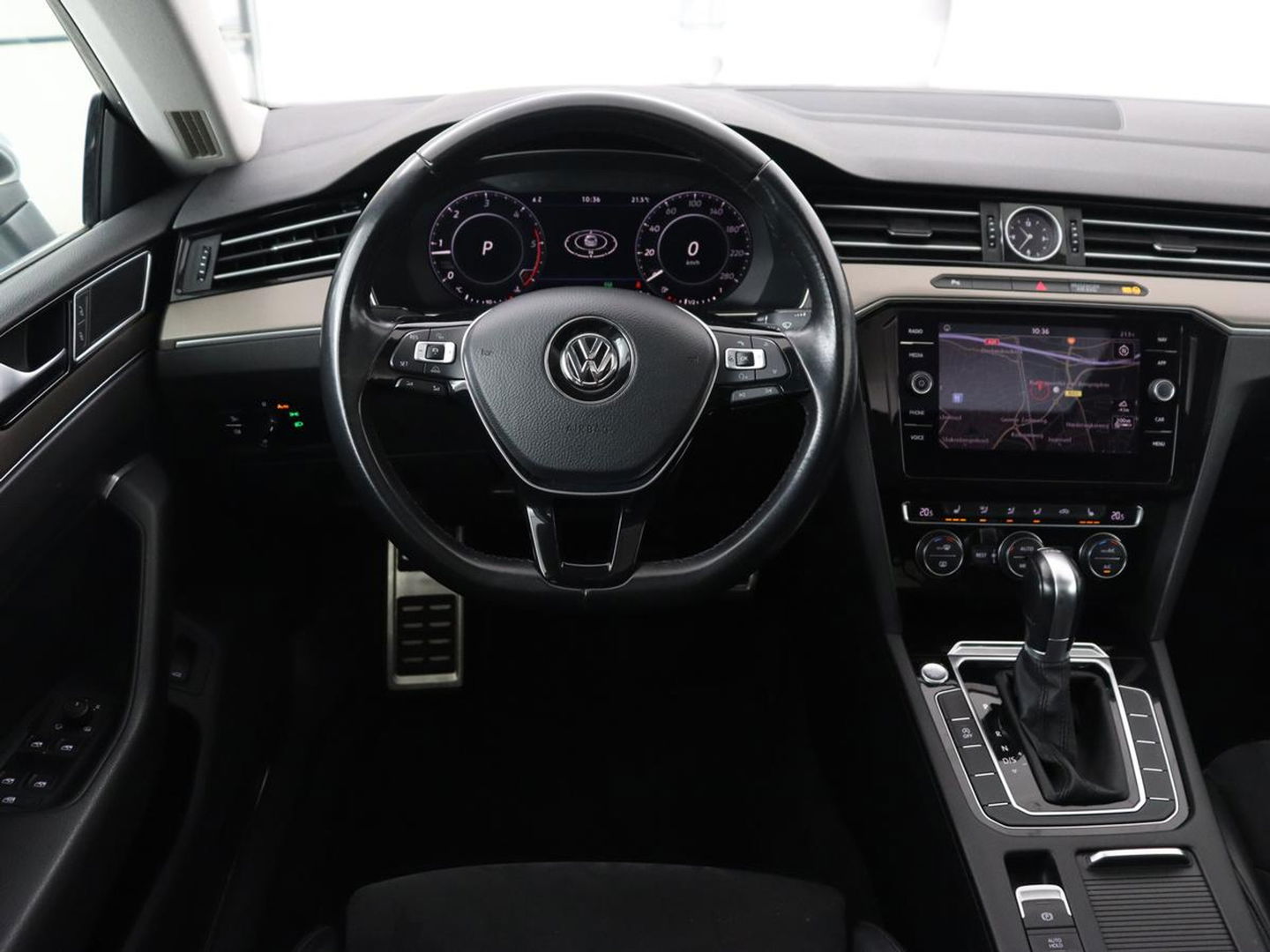 Volkswagen Arteon 2.0 TDI Elegance | Panoramadak | Stoelverwarming | Camera | Leder/Alcantara | Virtual Cockpit | Adaptive cruise | Keyless | LED Plus | Carplay | Navigatie
