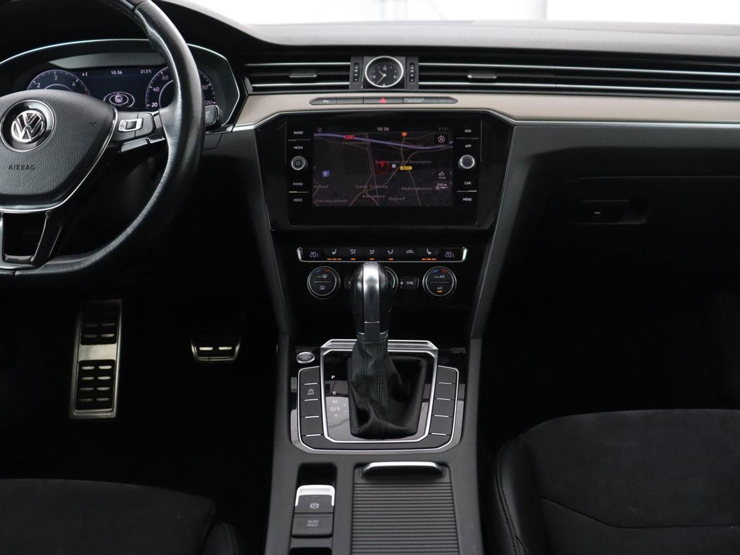 Volkswagen Arteon 2.0 TDI Elegance | Panoramadak | Stoelverwarming | Camera | Leder/Alcantara | Virtual Cockpit | Adaptive cruise | Keyless | LED Plus | Carplay | Navigatie