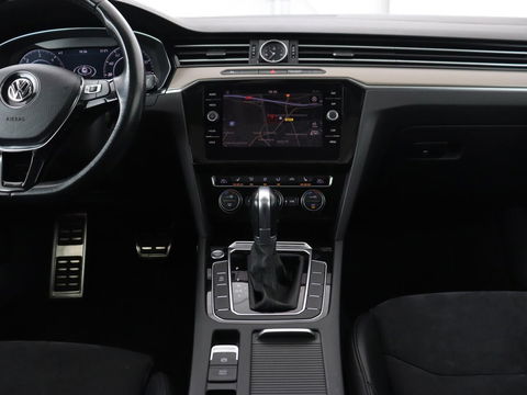 Volkswagen Arteon 2.0 TDI Elegance | Panoramadak | Stoelverwarming | Camera | Leder/Alcantara | Virtual Cockpit | Adaptive cruise | Keyless | LED Plus | Carplay | Navigatie