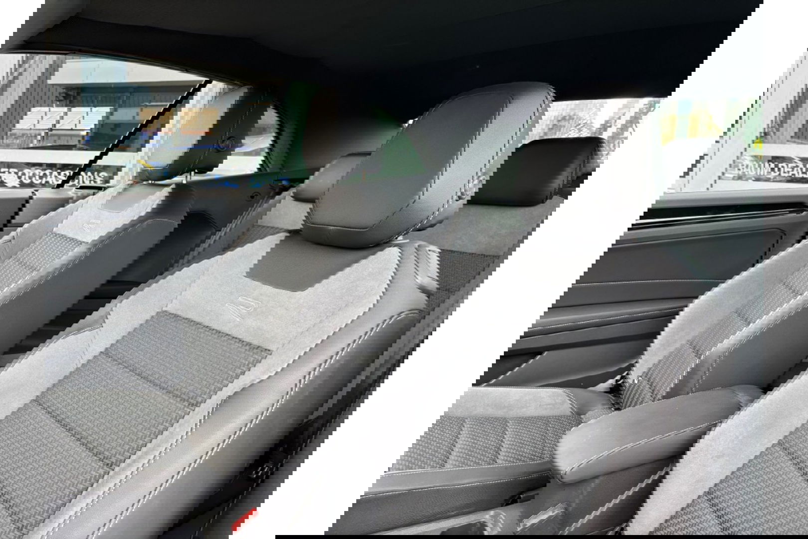 Volkswagen T-Roc Cabrio 1.5 TSI R-LINE 150PK AUTOMAAT NAVI LMV PDC WINTERPACK