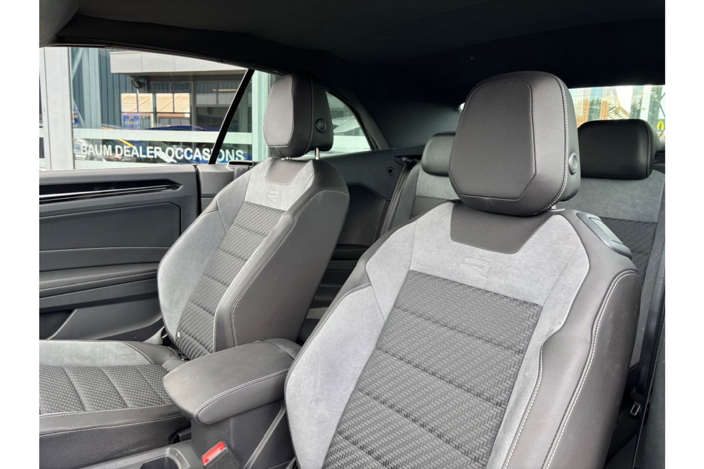 Volkswagen T-Roc Cabrio 1.5 TSI R-LINE 150PK AUTOMAAT NAVI LMV PDC WINTERPACK
