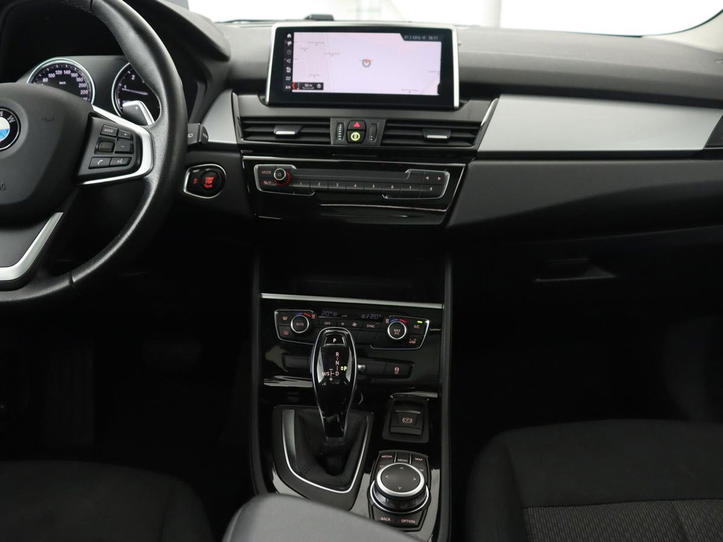 BMW 2 Serie Gran Tourer 220i 7-persoons Executive Edition | Panoramadak | Head-Up | Navigatie | Full LED | Climate control | Parkeerhulp