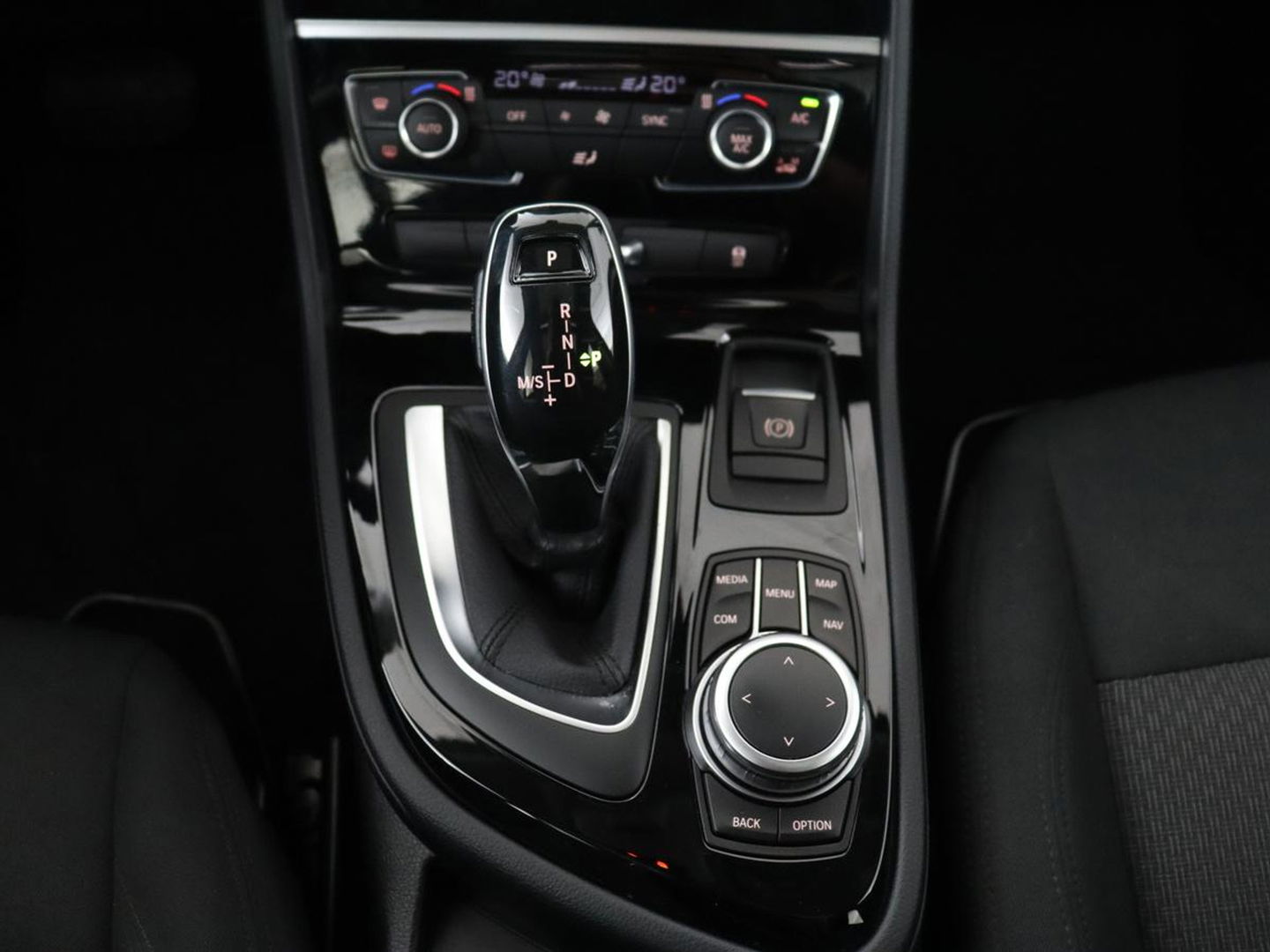 BMW 2 Serie Gran Tourer 220i 7-persoons Executive Edition | Panoramadak | Head-Up | Navigatie | Full LED | Climate control | Parkeerhulp
