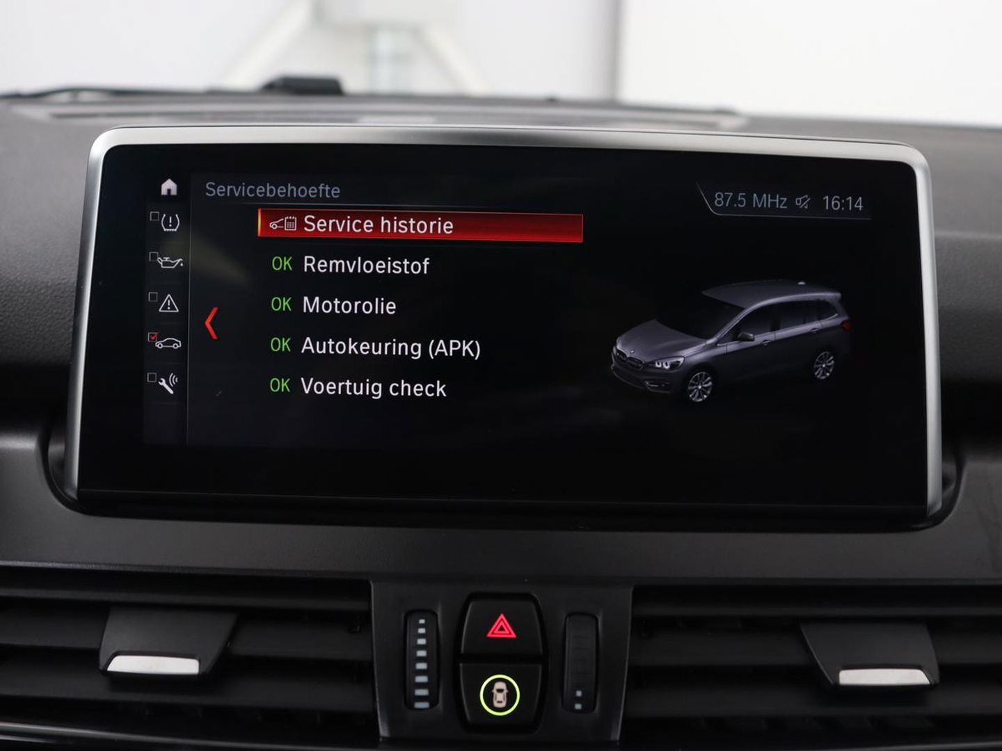 BMW 2 Serie Gran Tourer 220i 7-persoons Executive Edition | Panoramadak | Head-Up | Navigatie | Full LED | Climate control | Parkeerhulp