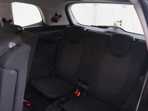 BMW 2 Serie Gran Tourer 220i 7-persoons Executive Edition | Panoramadak | Head-Up | Navigatie | Full LED | Climate control | Parkeerhulp