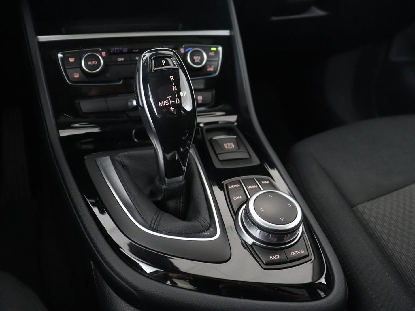 BMW 2 Serie Gran Tourer 220i 7-persoons Executive Edition | Panoramadak | Head-Up | Navigatie | Full LED | Climate control | Parkeerhulp