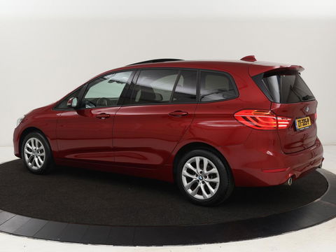 BMW 2 Serie Gran Tourer 220i 7-persoons Executive Edition | Panoramadak | Head-Up | Navigatie | Full LED | Climate control | Parkeerhulp