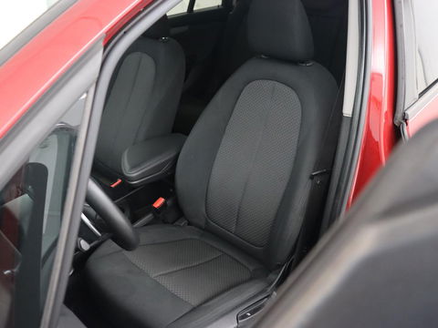 BMW 2 Serie Gran Tourer 220i 7-persoons Executive Edition | Panoramadak | Head-Up | Navigatie | Full LED | Climate control | Parkeerhulp