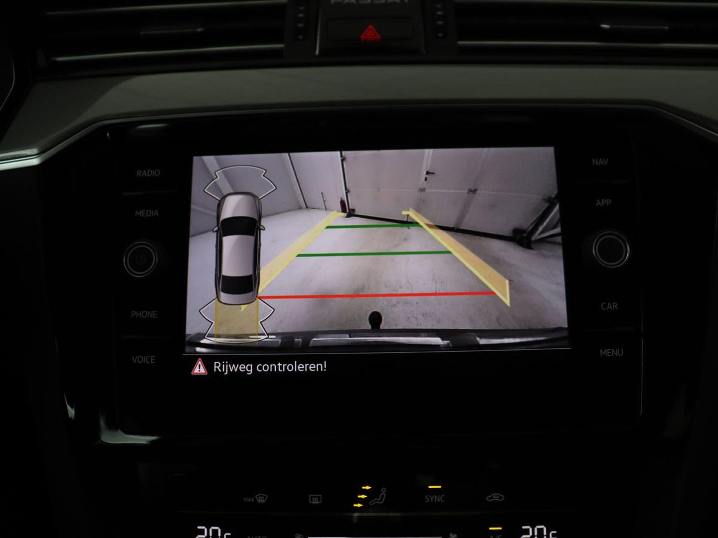 Volkswagen Passat 1.4 TSI PHEV GTE | Trekhaak | Camera | Adaptive cruise | Carplay | Navigatie | Matrix LED | Parkeerhulp | Bluetooth