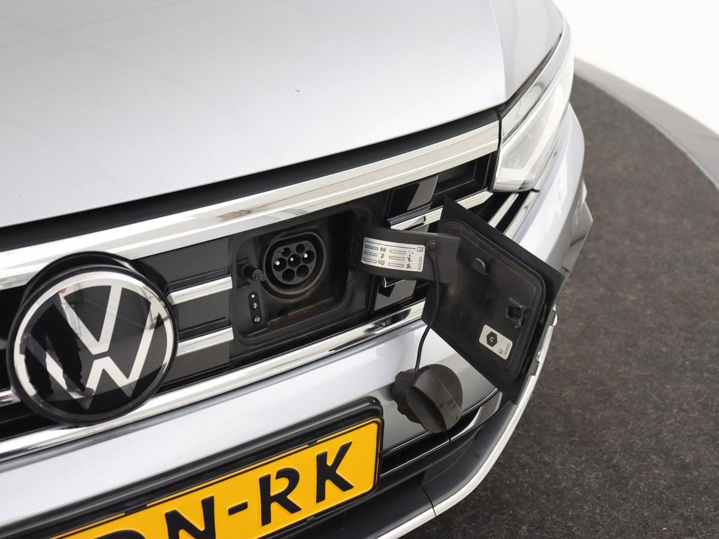Volkswagen Passat 1.4 TSI PHEV GTE | Trekhaak | Camera | Adaptive cruise | Carplay | Navigatie | Matrix LED | Parkeerhulp | Bluetooth