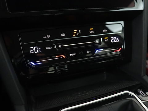 Volkswagen Passat 1.4 TSI PHEV GTE | Trekhaak | Camera | Adaptive cruise | Carplay | Navigatie | Matrix LED | Parkeerhulp | Bluetooth