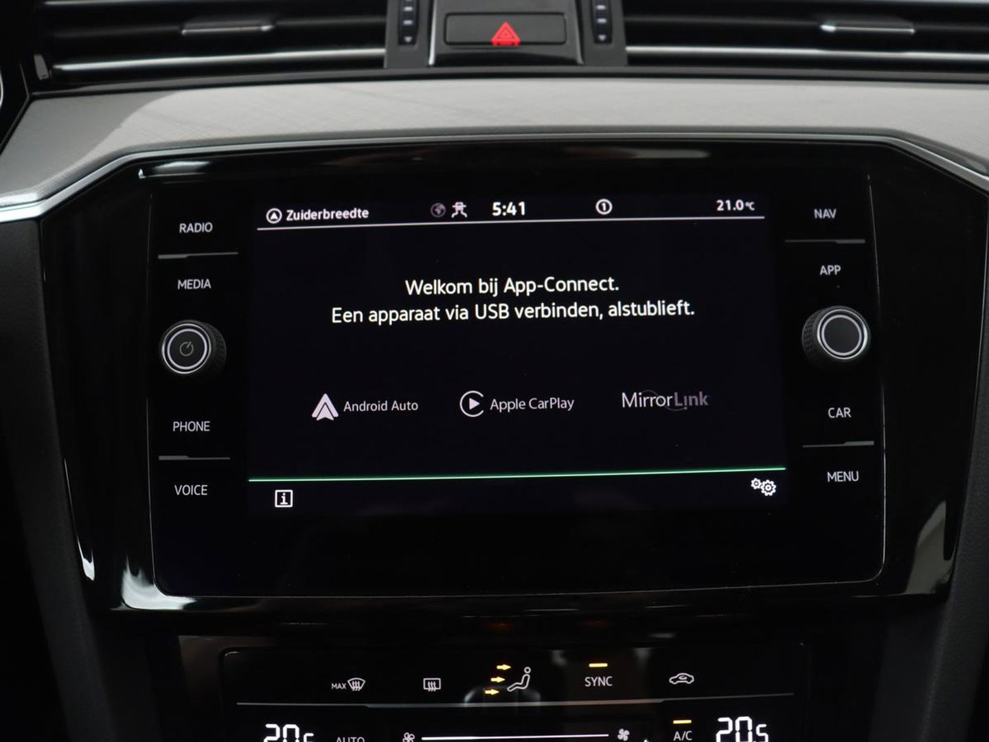 Volkswagen Passat 1.4 TSI PHEV GTE | Trekhaak | Camera | Adaptive cruise | Carplay | Navigatie | Matrix LED | Parkeerhulp | Bluetooth