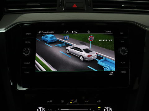 Volkswagen Passat 1.4 TSI PHEV GTE | Trekhaak | Camera | Adaptive cruise | Carplay | Navigatie | Matrix LED | Parkeerhulp | Bluetooth