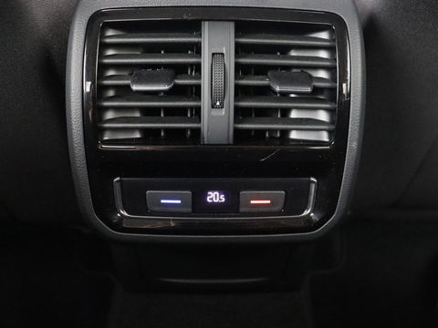 Volkswagen Passat 1.4 TSI PHEV GTE | Trekhaak | Camera | Adaptive cruise | Carplay | Navigatie | Matrix LED | Parkeerhulp | Bluetooth