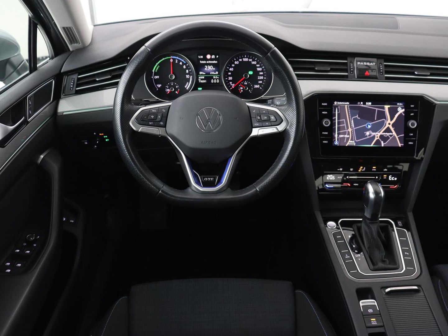Volkswagen Passat 1.4 TSI PHEV GTE | Trekhaak | Camera | Adaptive cruise | Carplay | Navigatie | Matrix LED | Parkeerhulp | Bluetooth